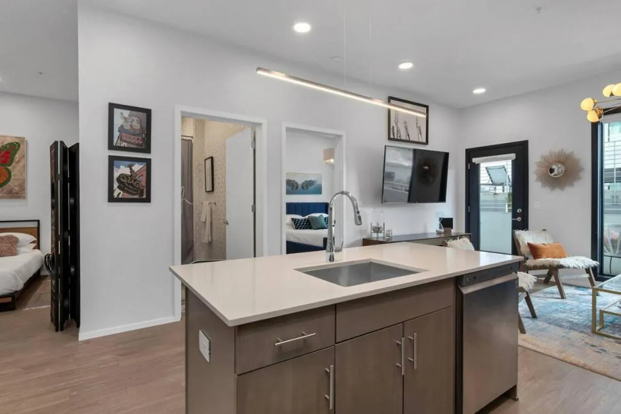 Unique Nashville Condo With Pool, Patio, Parking 0*,  미국